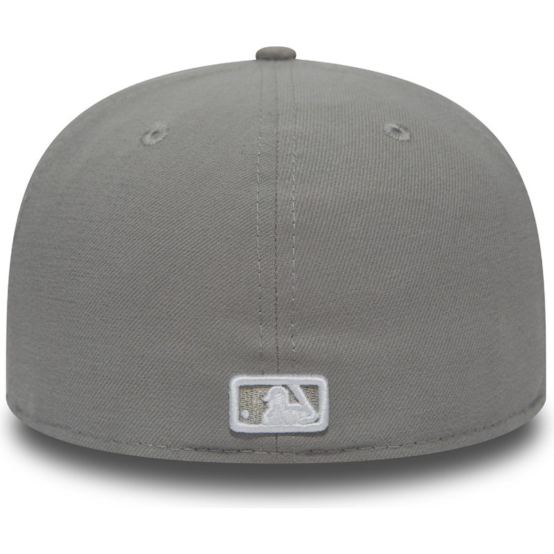 casquette-plate-grise-ajustee-avec-logo-blanc-59fifty-essential-new-york-yankees-mlb-new-era