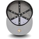casquette-plate-grise-ajustee-avec-logo-blanc-59fifty-essential-new-york-yankees-mlb-new-era