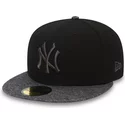 casquette-plate-noire-ajustee-avec-logo-et-visiere-grise-59fifty-grey-collection-new-york-yankees-mlb-new-era