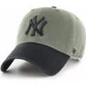 casquette-courbee-verte-avec-visiere-et-logo-noire-new-york-yankees-mlb-clean-up-two-tone-47-brand