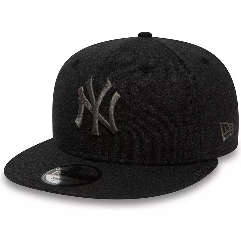 casquette-plate-grise-snapback-avec-logo-grise-9fifty-essential-pull-new-york-yankees-mlb-new-era