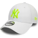 casquette-courbee-blanche-ajustable-avec-logo-vert-9forty-league-essential-neon-new-york-yankees-mlb-new-era