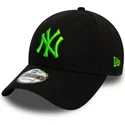 casquette-courbee-noire-ajustable-avec-logo-vert-9forty-league-essential-neon-new-york-yankees-mlb-new-era