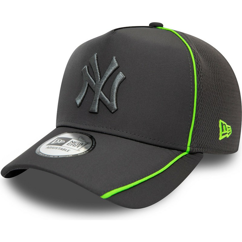 casquette-courbee-grise-snapback-avec-logo-grise-feather-pipe-a-frame-new-york-yankees-mlb-new-era