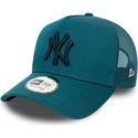 casquette-trucker-bleue-avec-logo-noir-league-essential-a-frame-new-york-yankees-mlb-new-era