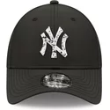 casquette-courbee-noire-ajustable-9forty-sports-clip-new-york-yankees-mlb-new-era