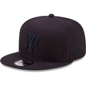 casquette-plate-bleue-marine-snapback-avec-logo-bleu-marine-9fifty-league-essential-new-york-yankees-mlb-new-era