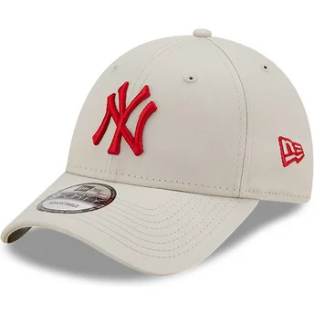 Casquette courbée beige ajustable avec logo rouge 9FORTY League Essential New York Yankees MLB New Era