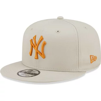 Casquette plate beige snapback avec logo orange 9FIFTY League Essential New York Yankees MLB New Era