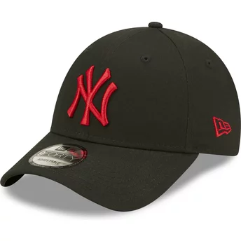 Casquette courbée noire ajustable avec logo rouge 9FORTY League Essential New York Yankees MLB New Era