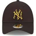 casquette-courbee-noire-ajustable-avec-logo-jaune-9forty-seasonal-infill-new-york-yankees-mlb-new-era