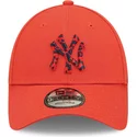 casquette-courbee-rouge-ajustable-avec-logo-bleu-marine-9forty-seasonal-infill-new-york-yankees-mlb-new-era