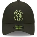 casquette-courbee-noire-snapback-avec-logo-vert-9forty-neon-pack-repreve-new-york-yankees-mlb-new-era