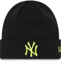 bonnet-noir-avec-logo-vert-league-essential-cuff-new-york-yankees-mlb-new-era