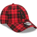 casquette-courbee-rouge-ajustable-avec-logo-noir-9forty-plaid-boston-red-sox-mlb-new-era