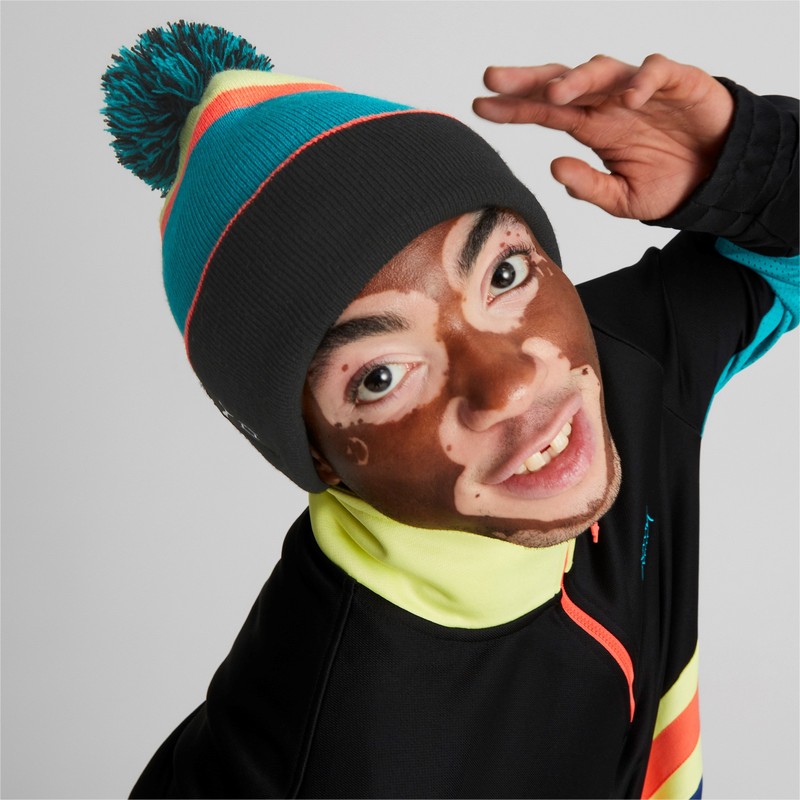 bonnet-noir-et-bleu-avec-pompom-basketball-puma