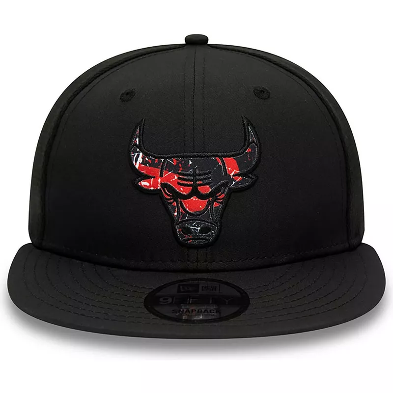 casquette-plate-noire-snapback-avec-logo-rouge-9fifty-print-infill-chicago-bulls-nba-new-era