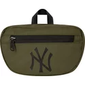 sac-banane-vert-avec-logo-noir-micro-new-york-yankees-mlb-new-era