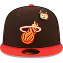 casquette-plate-marron-et-rouge-ajustee-59fifty-the-elements-fire-pin-miami-heat-nba-new-era