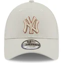 casquette-courbee-beige-ajustable-9forty-team-outline-new-york-yankees-mlb-new-era