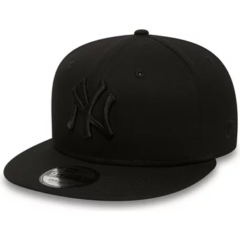 Casquette plate noire snapback ajustable 9FIFTY Black on Black New York Yankees MLB New Era