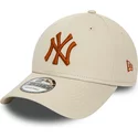 casquette-courbee-beige-ajustable-avec-logo-marron-9forty-league-essential-new-york-yankees-mlb-new-era