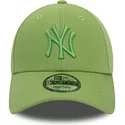 casquette-courbee-verte-ajustable-avec-logo-vert-9forty-league-essential-new-york-yankees-mlb-new-era