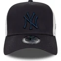 casquette-trucker-bleue-marine-et-blanche-avec-logo-bleu-marine-a-frame-league-essential-new-york-yankees-mlb-new-era