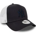 casquette-trucker-bleue-marine-et-blanche-avec-logo-bleu-marine-a-frame-league-essential-new-york-yankees-mlb-new-era