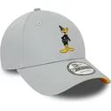 casquette-courbee-grise-ajustable-9forty-character-daffy-duck-looney-tunes-new-era