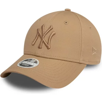 Casquette courbée marron claire ajustable avec logo marron claire femme 9FORTY League Essential New York Yankees MLB New Era