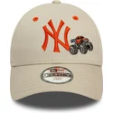 casquette-courbee-beige-ajustable-avec-logo-orange-pour-enfant-9forty-graphic-monster-truck-new-york-yankees-mlb-new-era