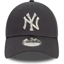 casquette-courbee-grise-ajustable-9forty-animal-infill-new-york-yankees-mlb-new-era