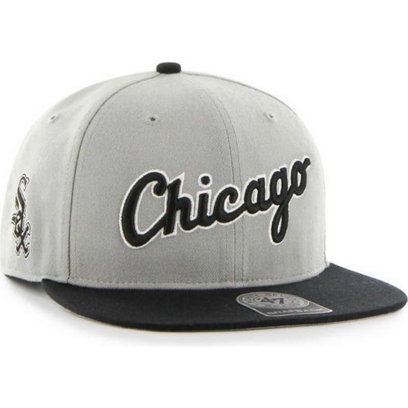casquette-plate-grise-snapback-avec-logo-des-lettres-chicago-white-sox-mlb-47-brand