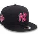 casquette-plate-bleue-marine-snapback-avec-logo-rose-9fifty-seasonal-flower-new-york-yankees-mlb-new-era