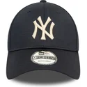 casquette-courbee-bleue-marine-ajustable-9forty-pivot-knit-new-york-yankees-mlb-new-era