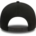 casquette-courbee-noire-snapback-avec-logo-noir-9forty-e-frame-monochrome-los-angeles-lakers-nba-new-era