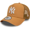 casquette-trucker-marron-claire-9forty-a-frame-league-essential-new-york-yankees-mlb-new-era