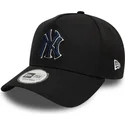 casquette-courbee-noire-snapback-avec-logo-bleu-marine-9forty-a-frame-world-series-patch-new-york-yankees-mlb-new-era