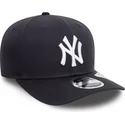 casquette-courbee-bleue-marine-snapback-9seventy-stretch-snap-new-york-yankees-mlb-new-era