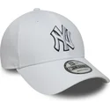 casquette-courbee-blanche-ajustable-9forty-outline-new-york-yankees-mlb-new-era