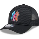 casquette-trucker-noire-9forty-m-crown-a-frame-gradient-raceway-new-york-yankees-mlb-new-era