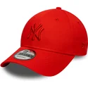 casquette-courbee-rouge-ajustable-avec-logo-rouge-9forty-colour-pack-new-york-yankees-mlb-new-era