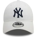 casquette-courbee-blanche-ajustable-avec-logo-bleu-9twenty-core-classic-new-york-yankees-mlb-new-era