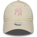 casquette-courbee-beige-ajustable-pour-femme-avec-logo-rose-9twenty-contrast-stitch-new-york-yankees-mlb-new-era