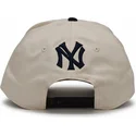 casquette-courbee-beige-et-noire-snapback-rise-structured-new-york-yankees-mlb-nike