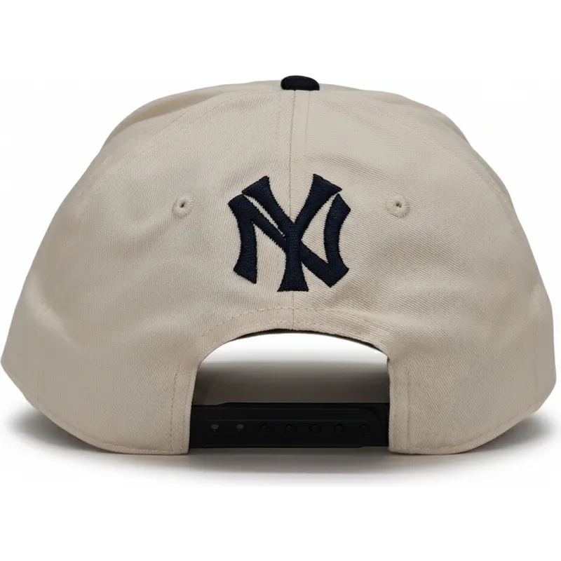 casquette-courbee-beige-et-noire-snapback-rise-structured-new-york-yankees-mlb-nike