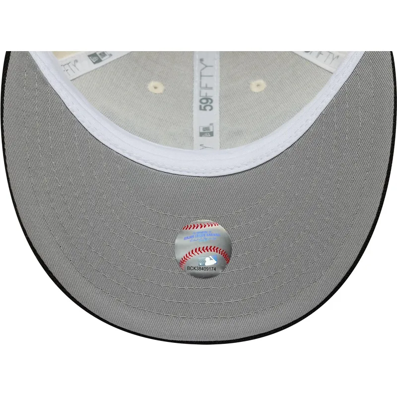 casquette-courbee-beige-et-noire-ajustee-59fifty-low-profile-precurved-coops-new-york-yankees-mlb-new-era