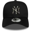 casquette-courbee-noire-snapback-9forty-e-frame-metallic-new-york-yankees-mlb-new-era