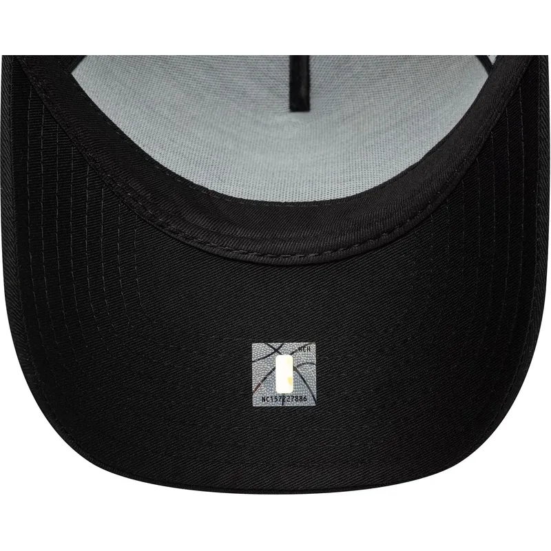 casquette-courbee-noire-snapback-9forty-e-frame-metallic-chicago-bulls-nba-new-era